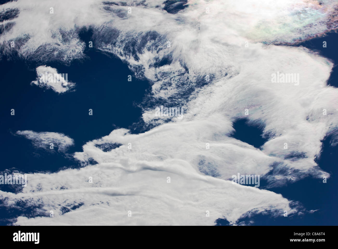 Insolite formazioni cloud su un soleggiato blue sky giorno in Colorado, STATI UNITI D'AMERICA Foto Stock