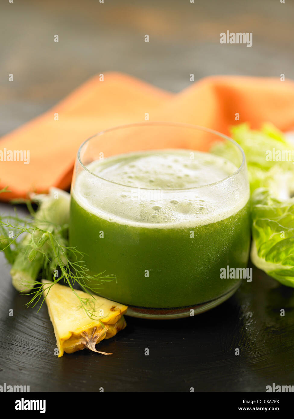 Il sedano,l'ananas e il frullato di lattuga Foto Stock