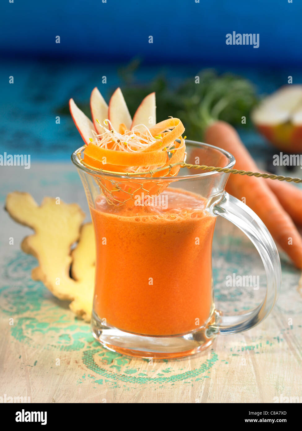 La carota,apple lo zenzero e il frullato luzernz Foto Stock