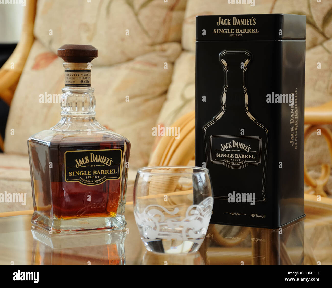 Contenitore di whisky immagini e fotografie stock ad alta risoluzione -  Alamy