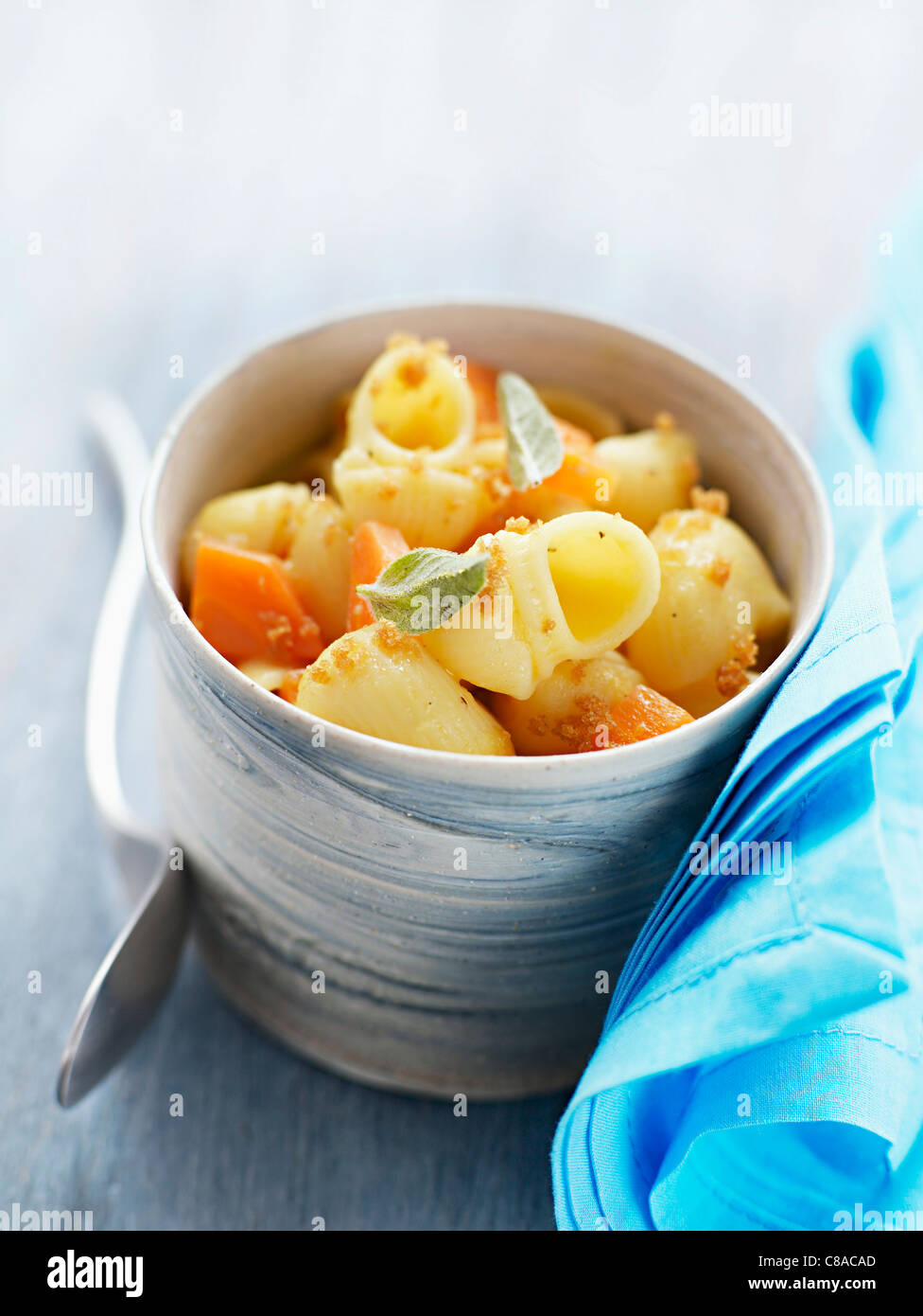 Pipe rigate con arancia,le carote e il pan di zenzero Foto Stock