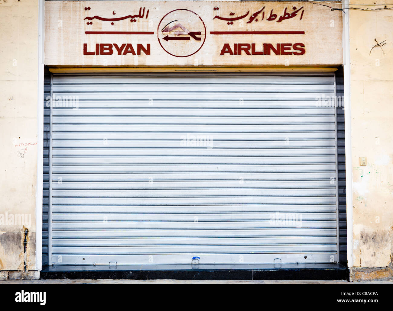 Otturatore di chiusura sportello nella parte anteriore della Libyan Airlines, La Valletta, Malta Foto Stock