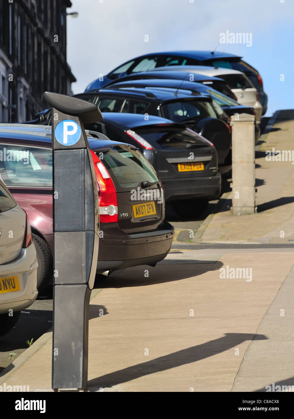 Parcheggio metro e di automobili su una collina a Glasgow, Scotland, Regno Unito Foto Stock