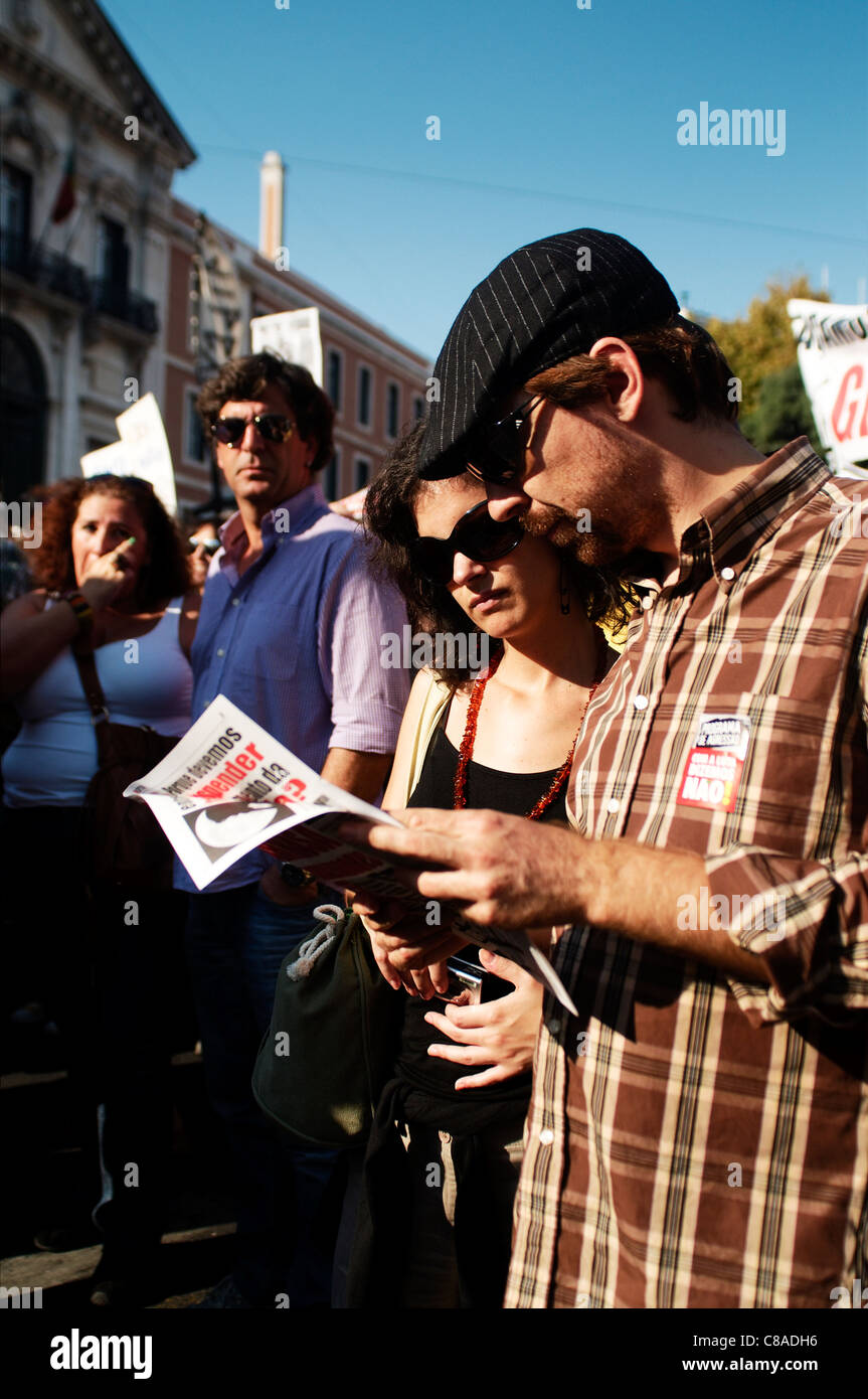 Ottobre 15 Global occupano le proteste vicino Portogallo del Parlamento europeo a Lisbona Foto Stock