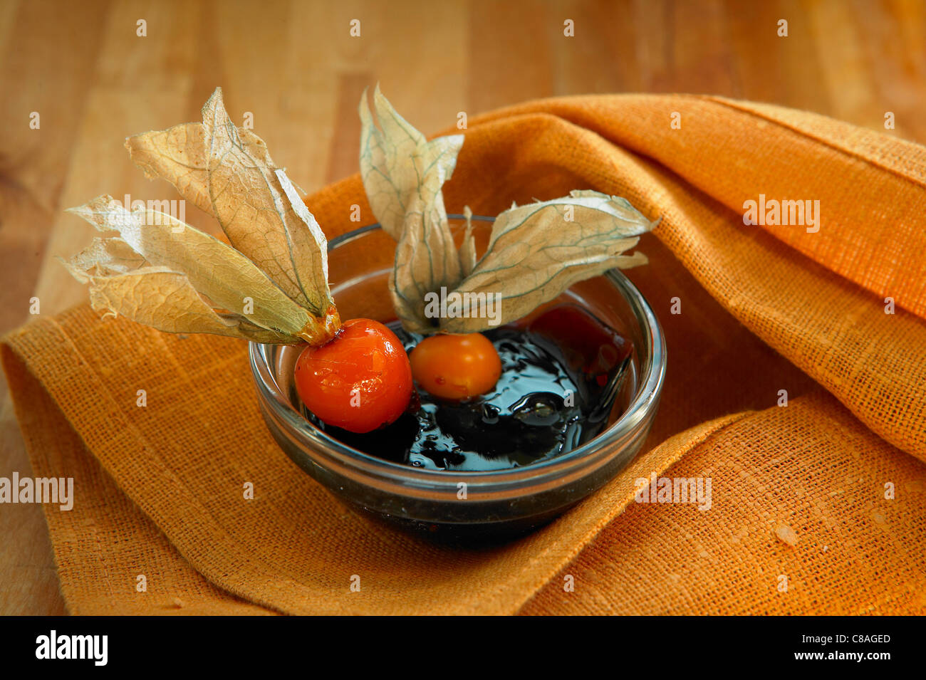 Estate marmellata di frutta e physalis Foto Stock