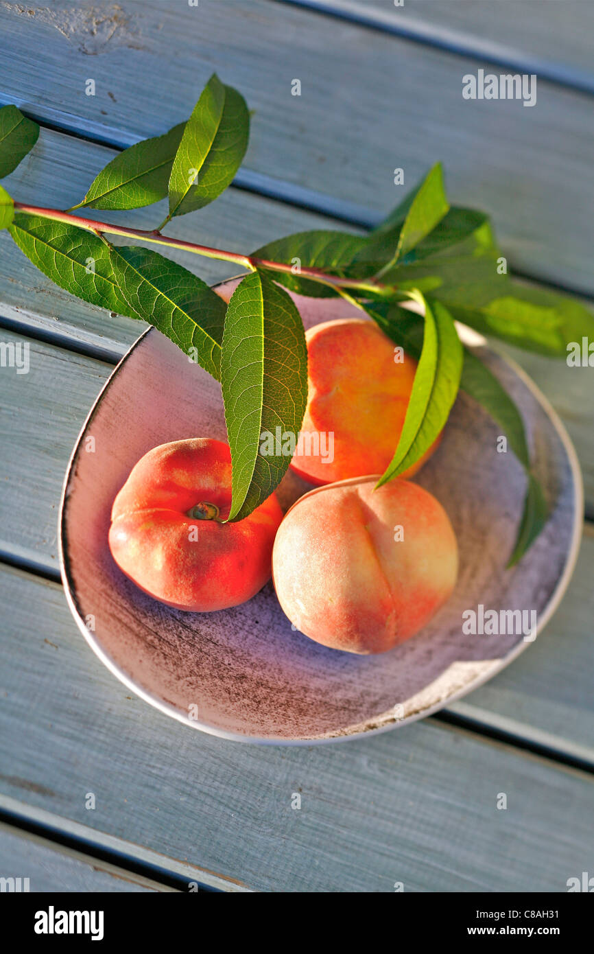 Ciotola di pesche Foto Stock