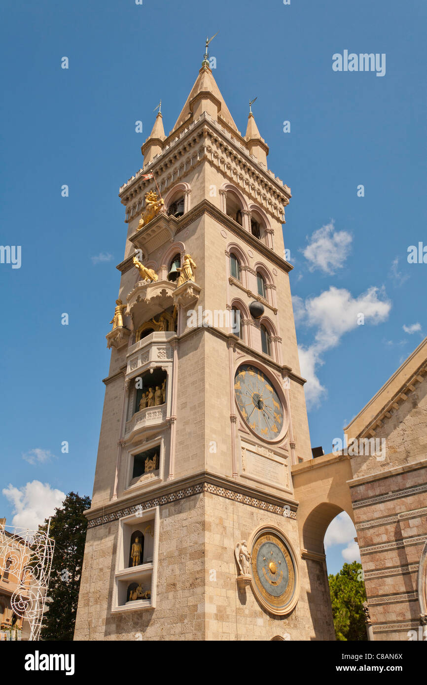 Astrologiche e orologi astronomici sulla torre dell'orologio, la Cattedrale  di Messina, Piazza del Duomo, Messina, Sicilia, Italia Foto stock - Alamy