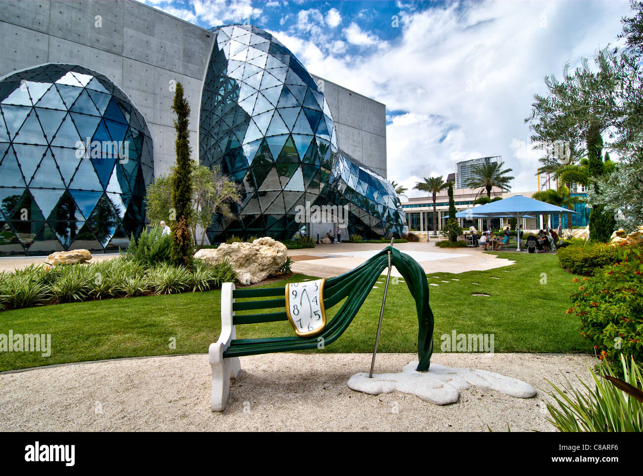 La parte esterna del Museo Salvador Dali, San Pietroburgo, Florida. Foto Stock