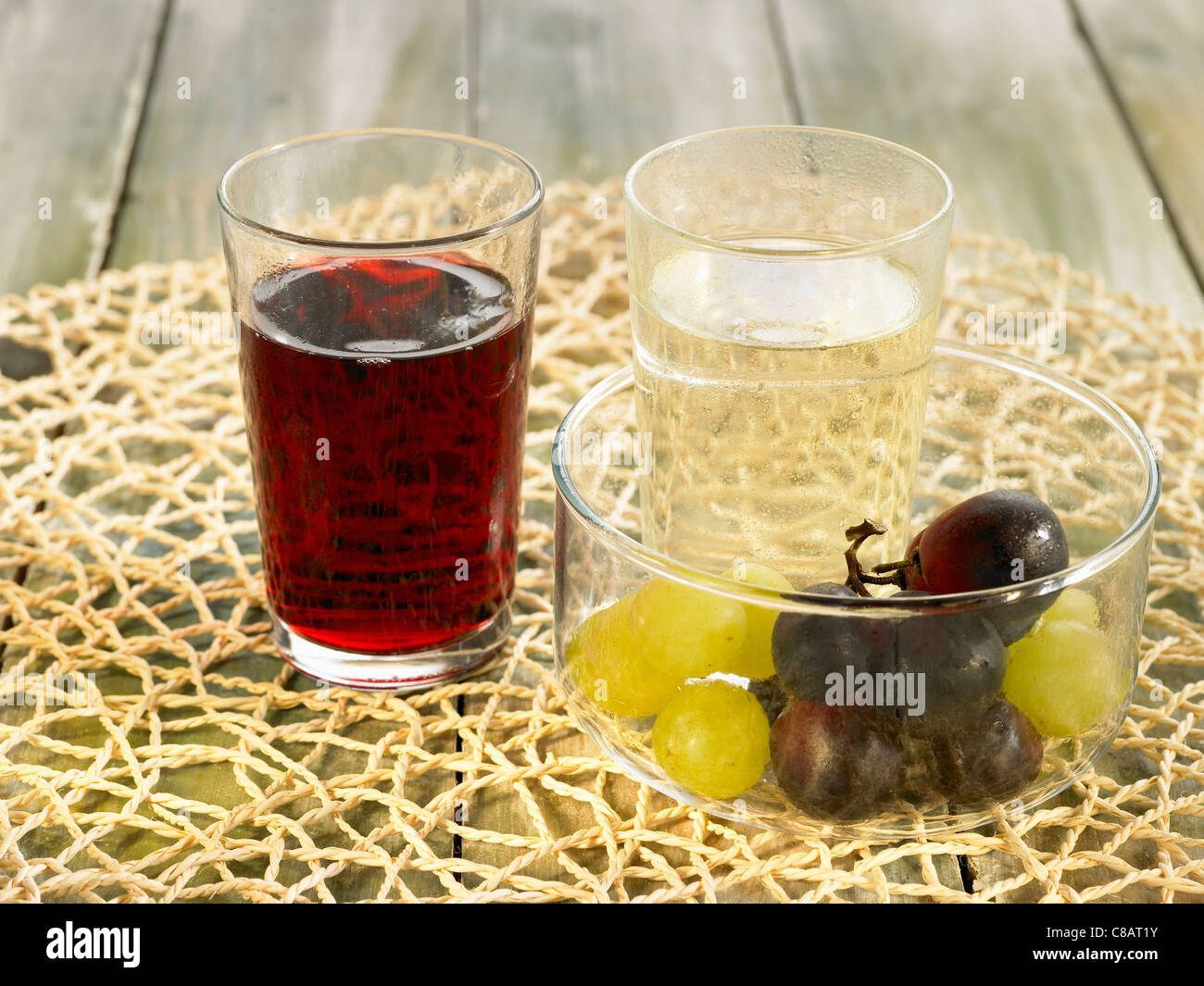 Il bianco e il rosso di succhi di uve Foto Stock