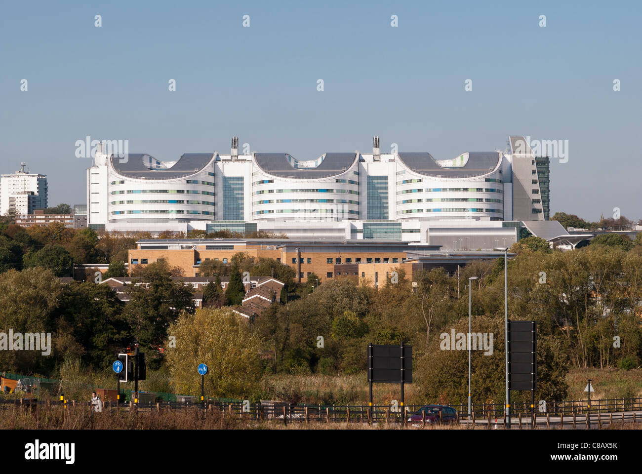 La nuova Queen Elizabeth Hospital di Birmingham visto da Selly Oak Foto Stock