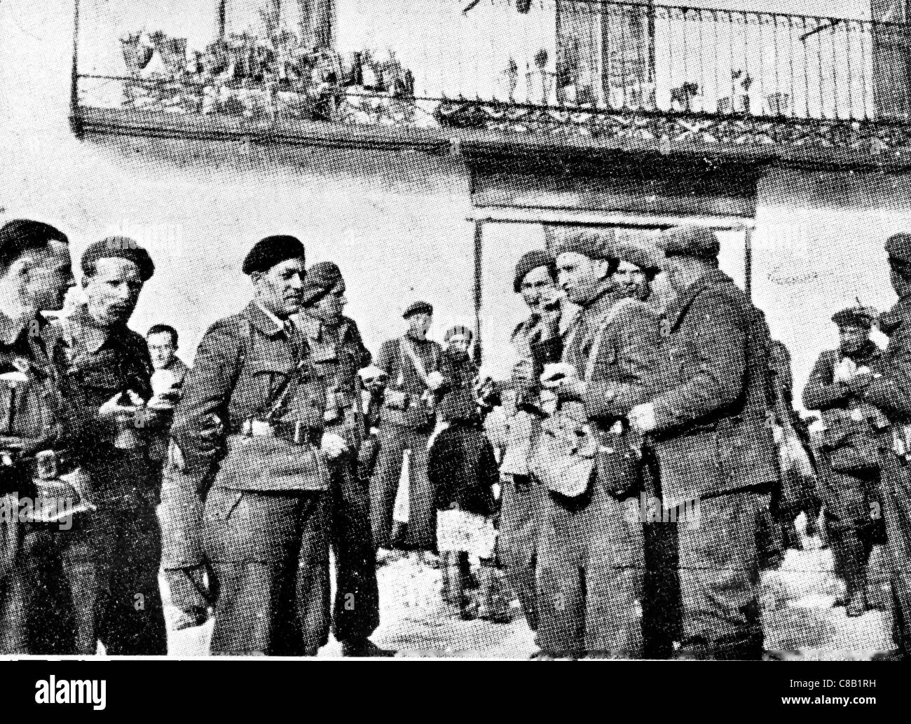 Italian anti-fascisti volontari,con il berretto nero il sindacalista Giuseppe Di Vittorio,la Guerra Civile Spagnola,1938 Foto Stock