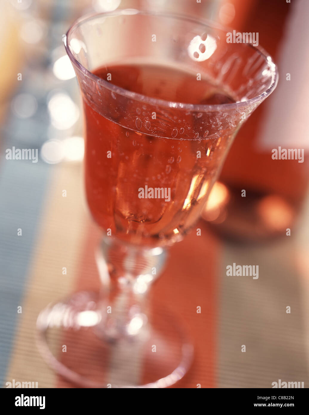 Bicchiere di vino rosé Foto Stock