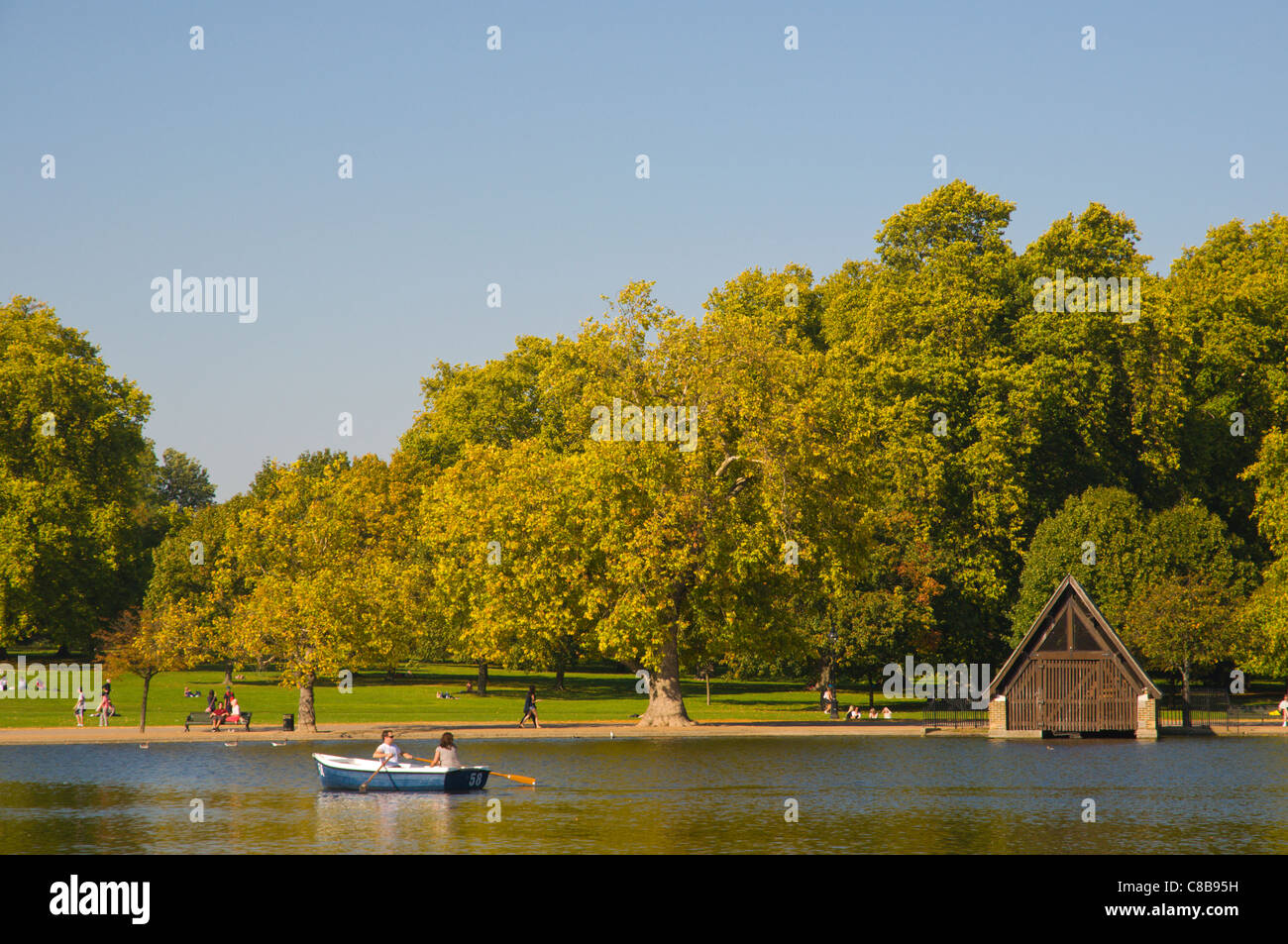 La Serpentina lago di Hyde Park Central Londra Inghilterra Regno Unito Europa Foto Stock