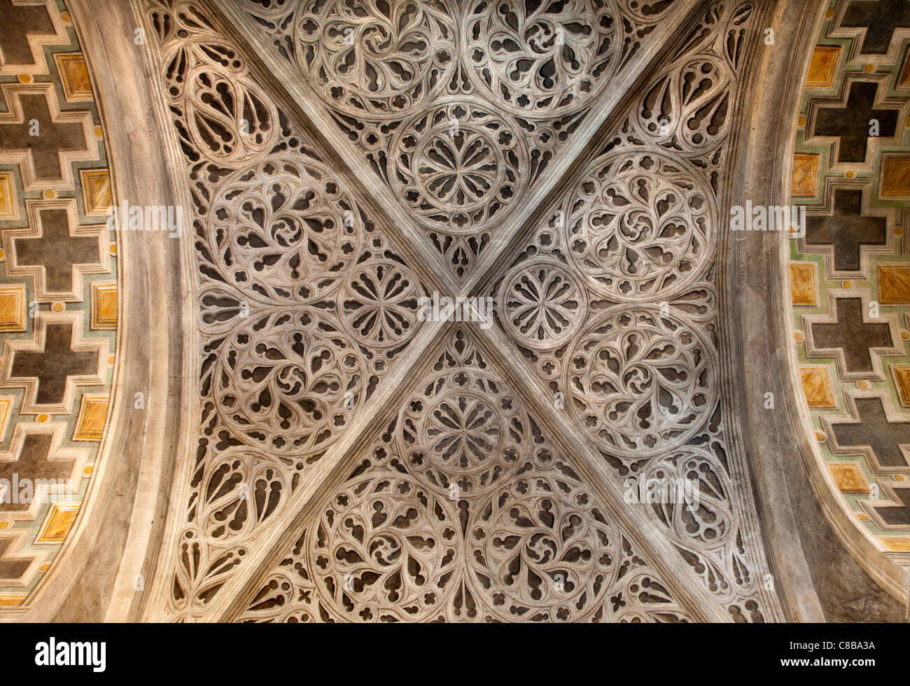 Milano - dettaglio del tetto dalla chiesa di San Ambrogio - Ambrosius chiesa Foto Stock