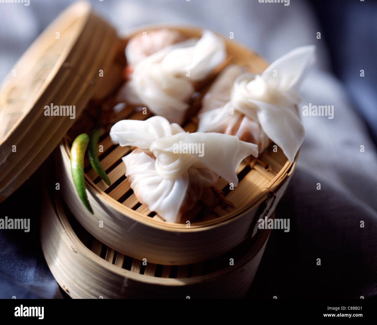 Carne di maiale cotto a vapore e pacchi di gamberi Foto Stock