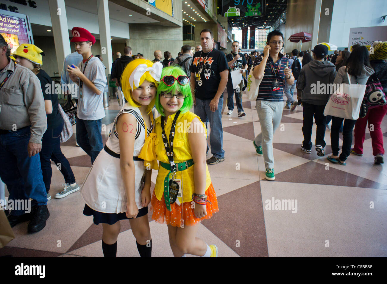 Migliaia di partecipare al Comic Con presso il Jacob Javits Convention Center di New York Foto Stock