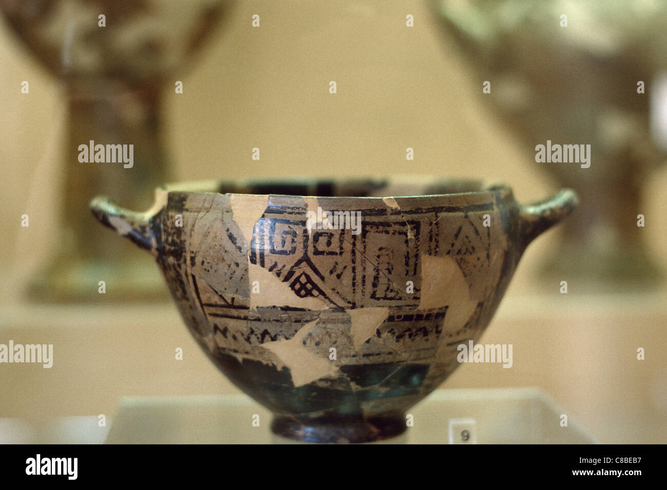 Ischia. L'Italia. Nestor's Cup (c.750-700 BC), il Museo Archeologico di Pithecusae, Lacco Ameno. Foto Stock