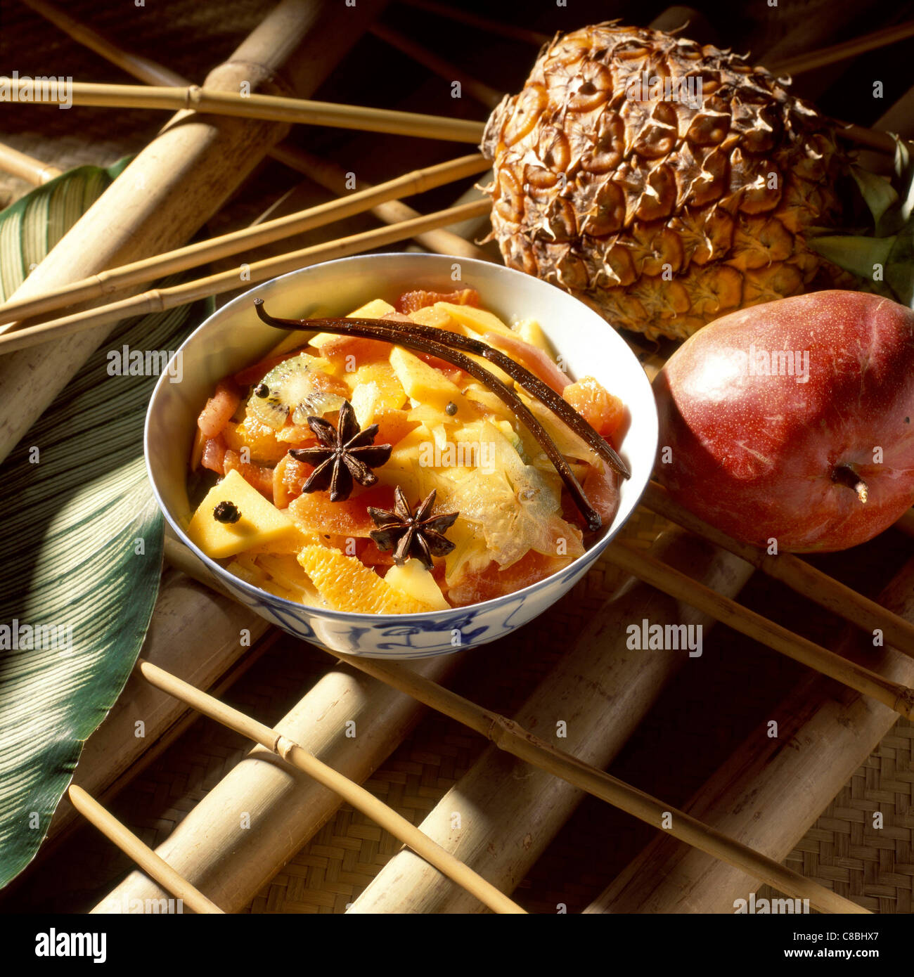 Una insalata di frutta tropicale Foto Stock