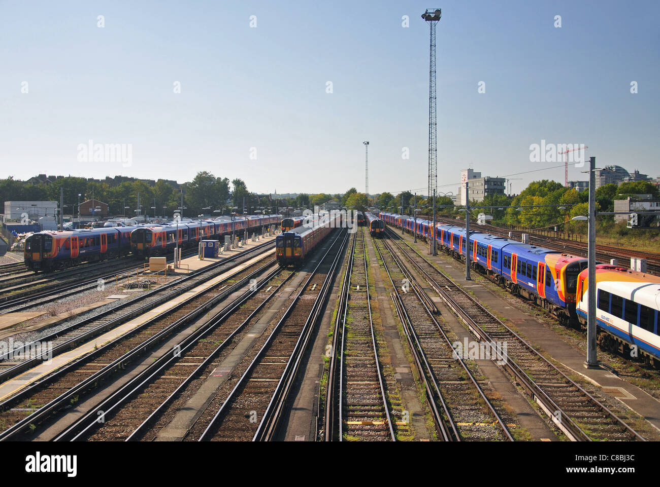 I binari ferroviari a Clapham Junction stazione ferroviaria, Battersea, London Borough of Wandsworth, London, England, Regno Unito Foto Stock