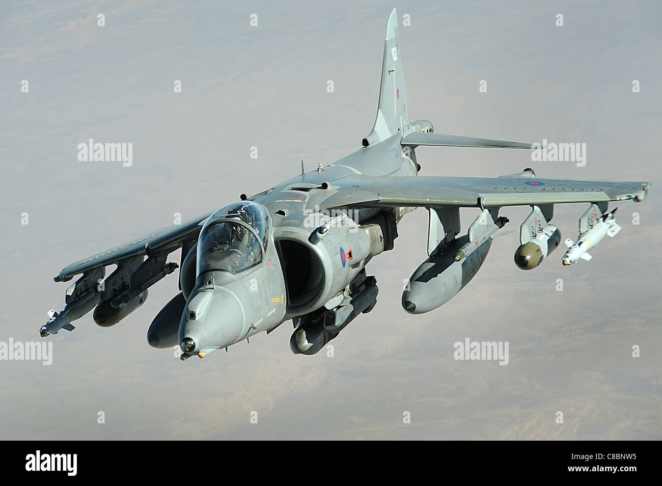 Il GR-9 Harrier, un aereo da decollo e atterraggio verticale, conduce pattuglie di combattimento sull'Afghanistan. L'aereo fa parte della Royal Air Force britannica e fornisce un supporto aereo cruciale durante le operazioni militari. Foto Stock