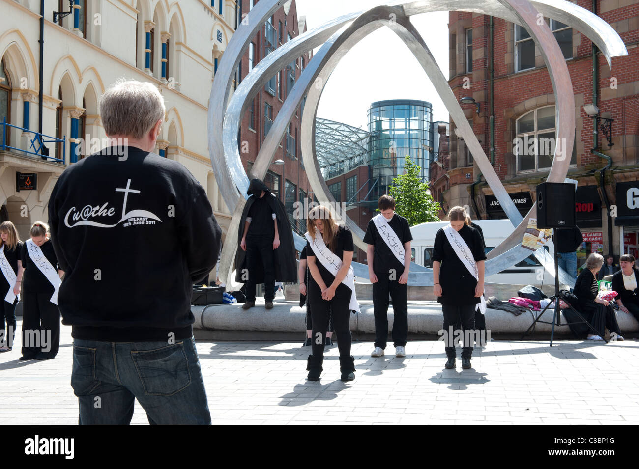 Christian street dramma in Cornmarket Belfast Foto Stock