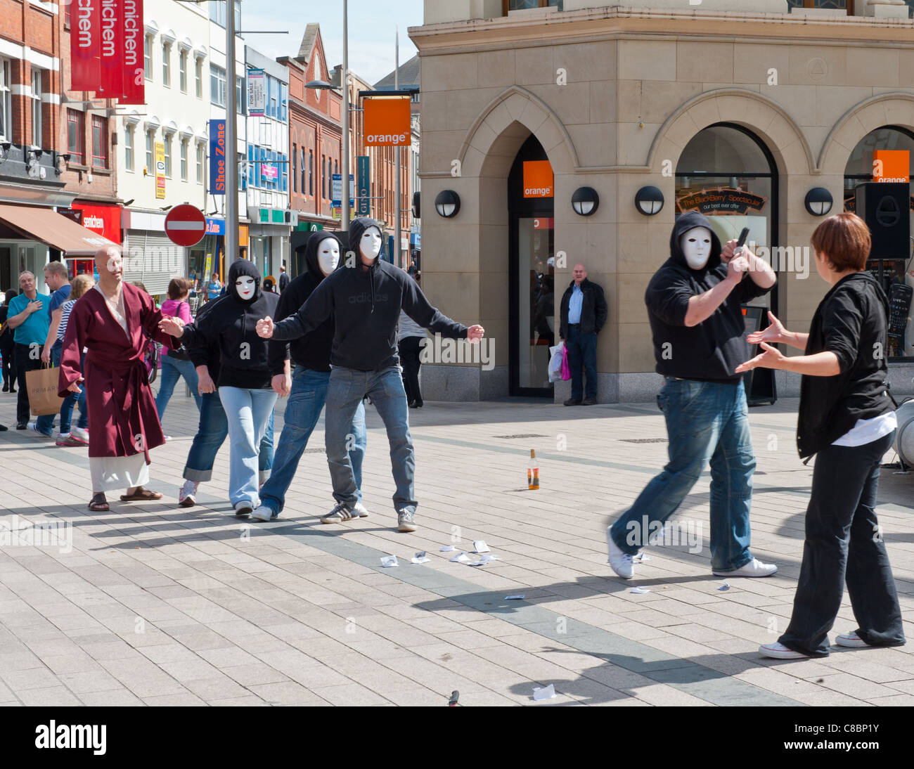 Il dramma di strada artisti interpreti o esecutori in Belfast Foto Stock