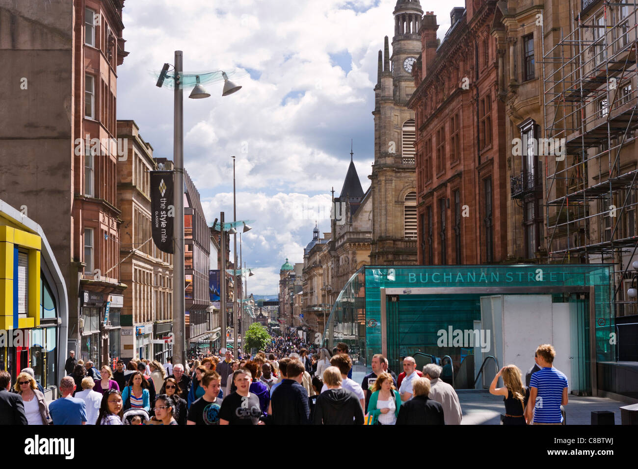Visualizza in basso Buchanan Street da Sauchiehall Street, Glasgow, Scotland, Regno Unito Foto Stock