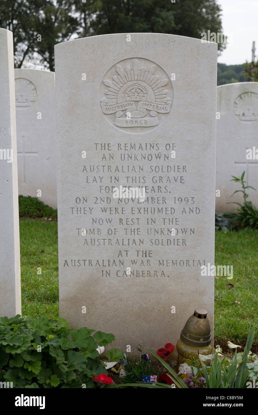 Ex tomba di sconosciuto soldato australiano a Villers Bretonneux Foto Stock