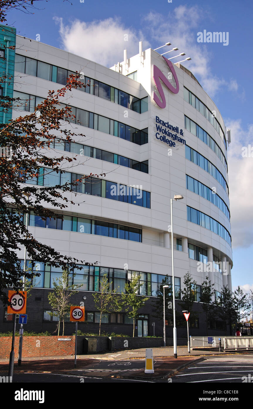 Bracknell & Wokingham College, London Road, Bracknell, Berkshire, Inghilterra, Regno Unito Foto Stock