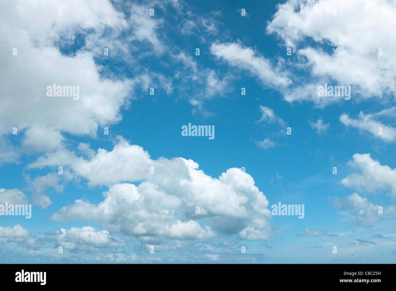 Alta risoluzione colpo di un bel cielo nuvoloso. Fatta da diversi scatti, cuciti insieme per ottenere una risoluzione alta. Foto Stock