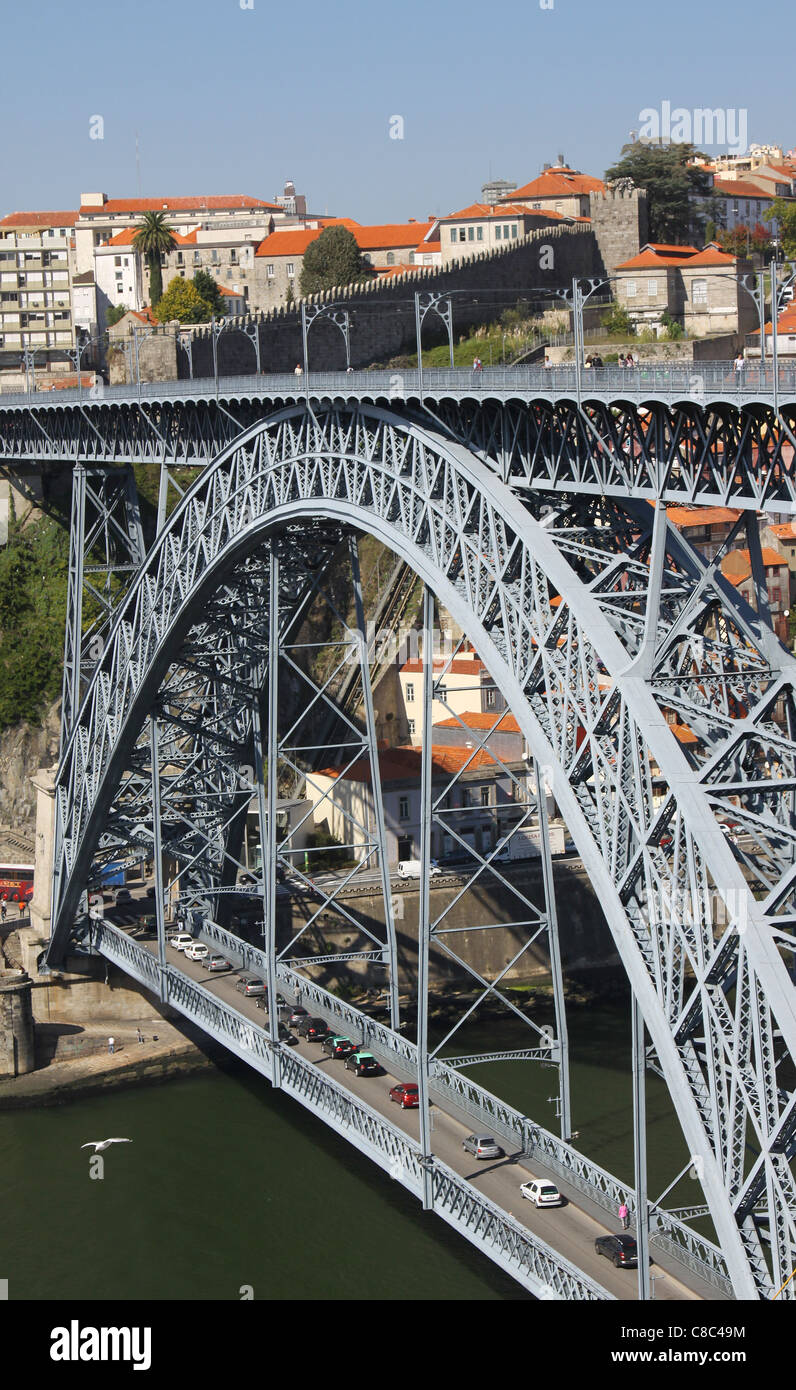 Dom Luis ponte sul fiume Douro, Porto, Portogallo Foto Stock