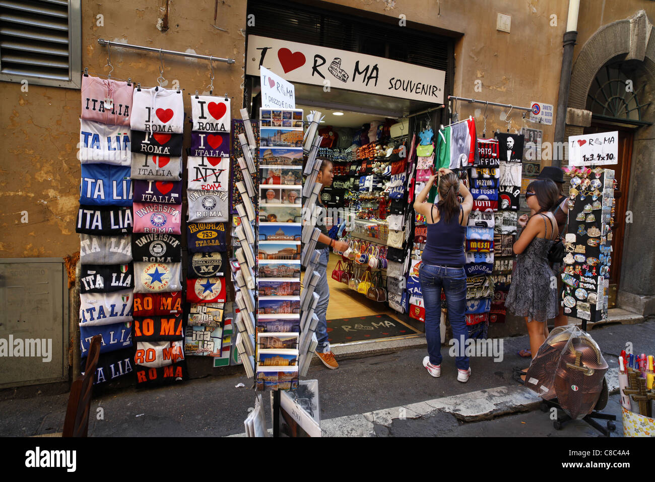 Negozio di souvenir roma immagini e fotografie stock ad alta risoluzione -  Alamy