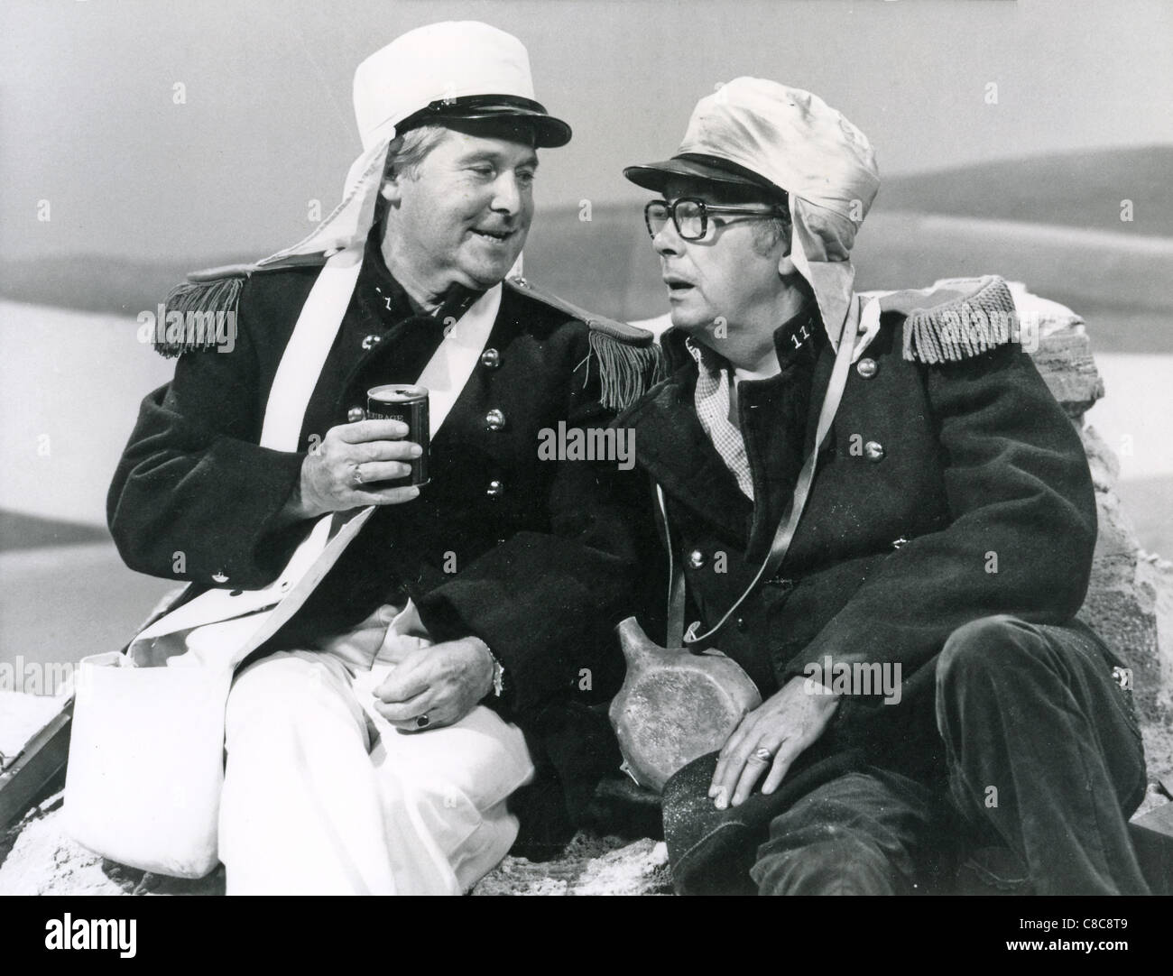 Il MORECAMBE E SAGGI mostrano on Thames TV nel maggio 1982 con Ernie Wise a sinistra e Eric Morecambe Foto Stock