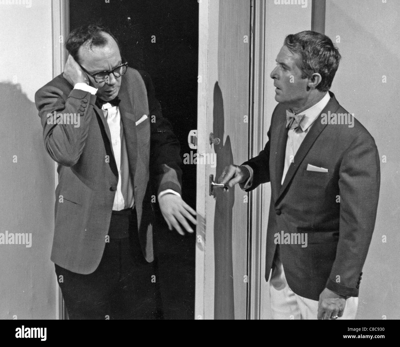 PICCADILLY PALACE ITC TV show circa 1962 con Eric Morecambe a sinistra e Ernie Wise Foto Stock