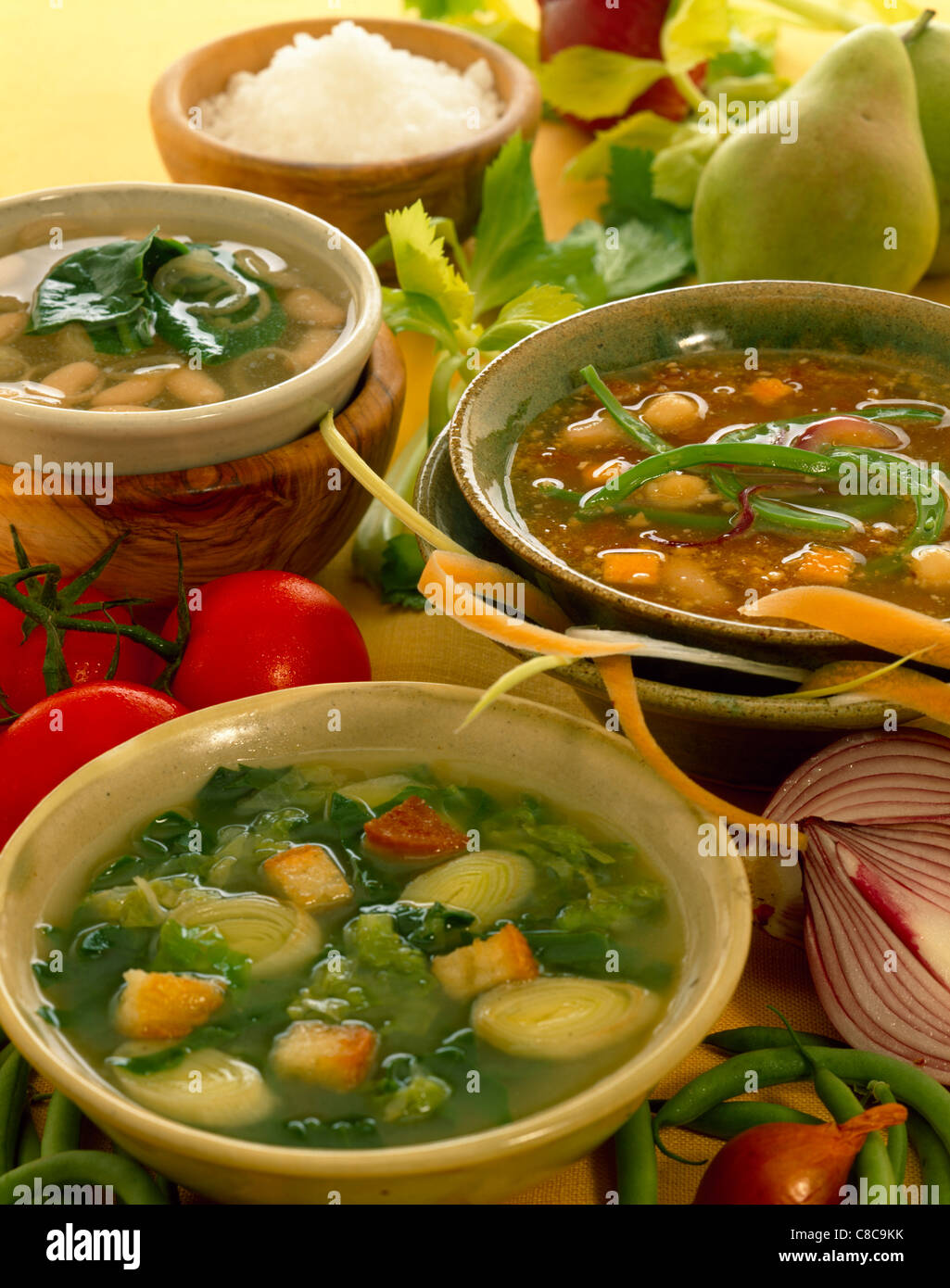 Broccoli, cavolo, aglio e zuppa di timo Foto Stock