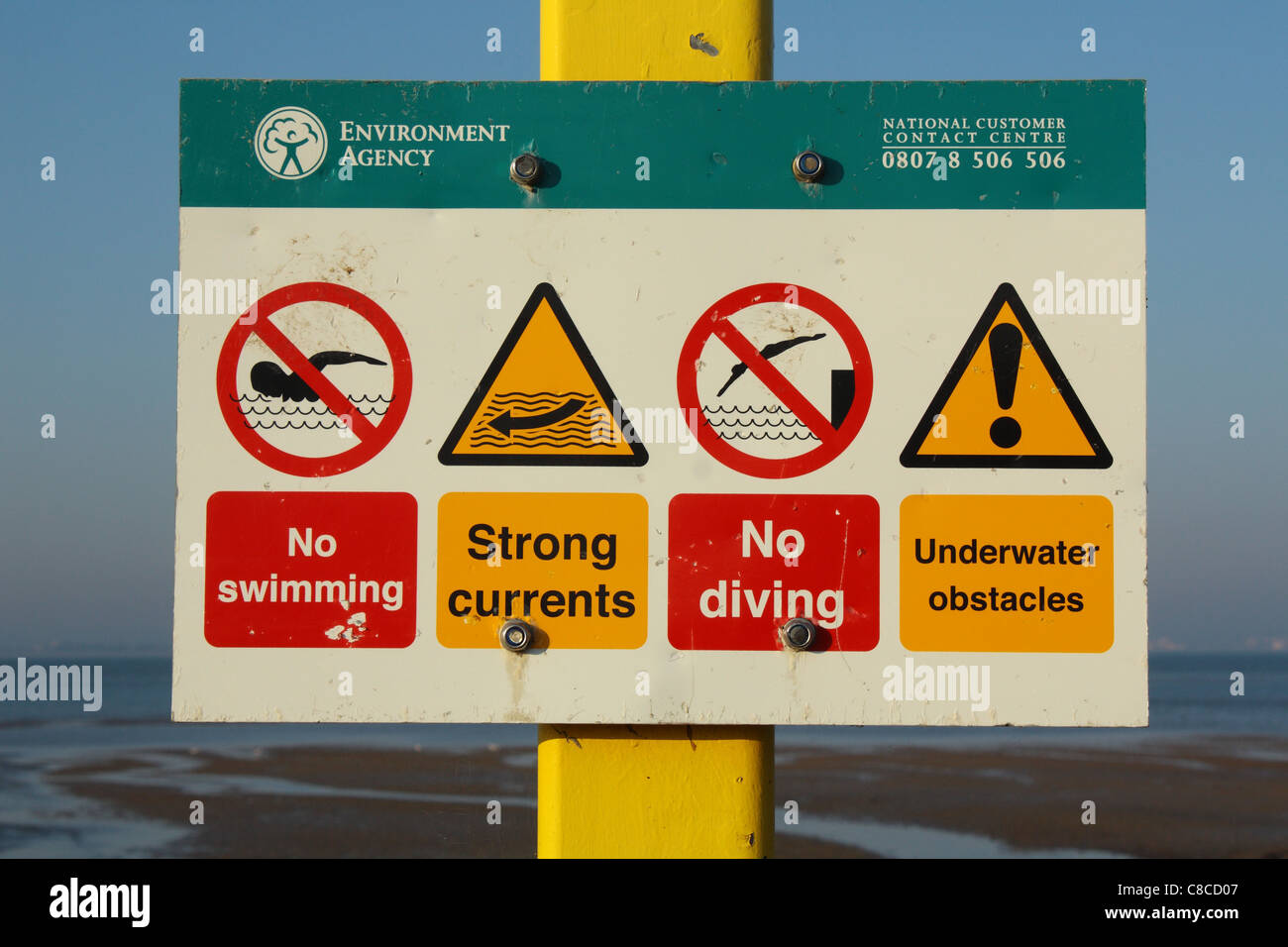 Segnaletica di pericolo a Ryde Beach, immersioni, nuoto, le forti correnti, Subacquea ostacoli. Foto Stock