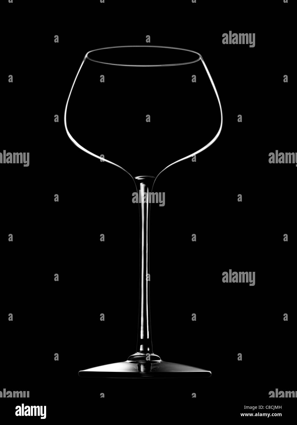 Vuoto degustazione vino vetro su sfondo nero Foto Stock