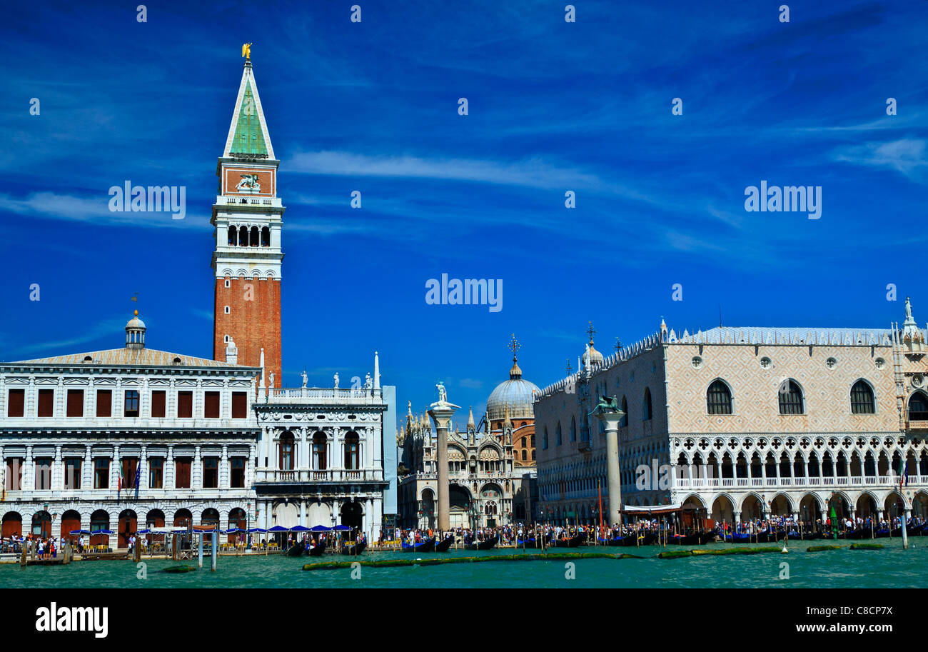 Saint segna la Piazza San Marco Venezia Italia Foto Stock