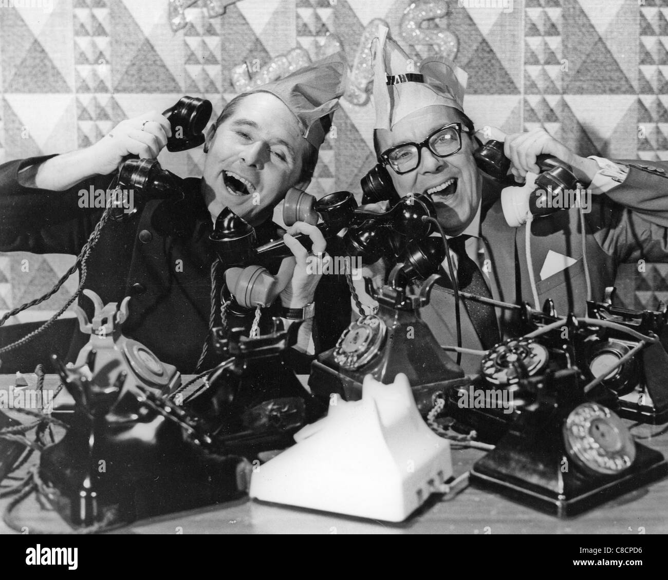 MORECAMBE E SAGGIO UK commedia duo con Eric Morecambe e Ernie Wise nel 1965 Rank film l'intelligenza degli uomini Foto Stock