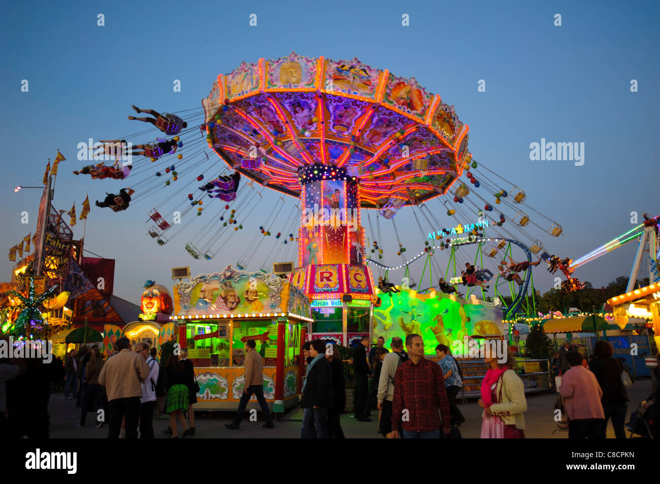 Famoso Oktoberfest a Monaco di Baviera, in Germania, con la giostra a capodanno Foto Stock