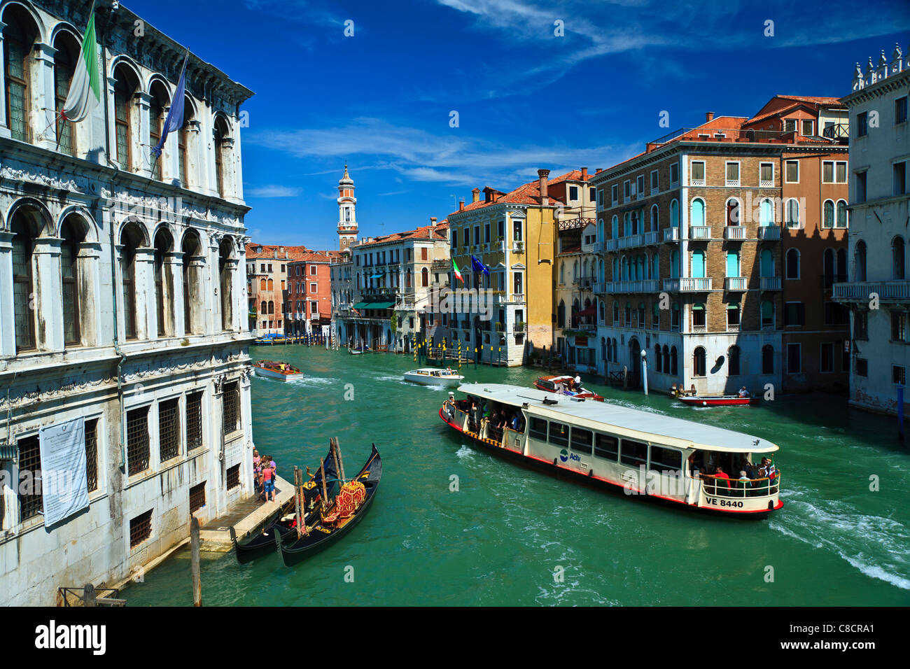 Vaporetto sul Canal Grande Venezia Italia Foto Stock