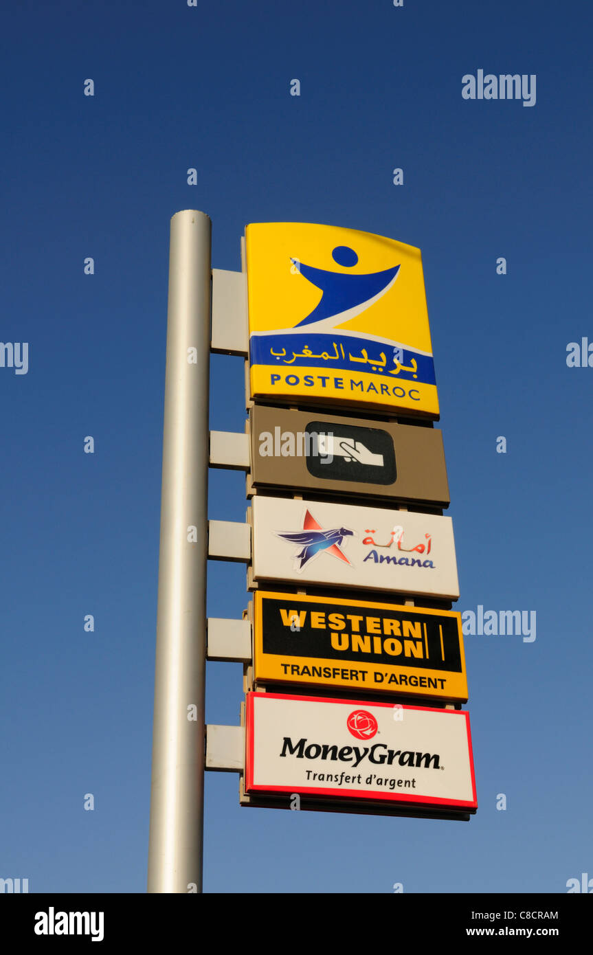 Poste Maroc, ATM, Amana,Western Union e MoneyGram segni, Tiznit, Marocco Foto Stock