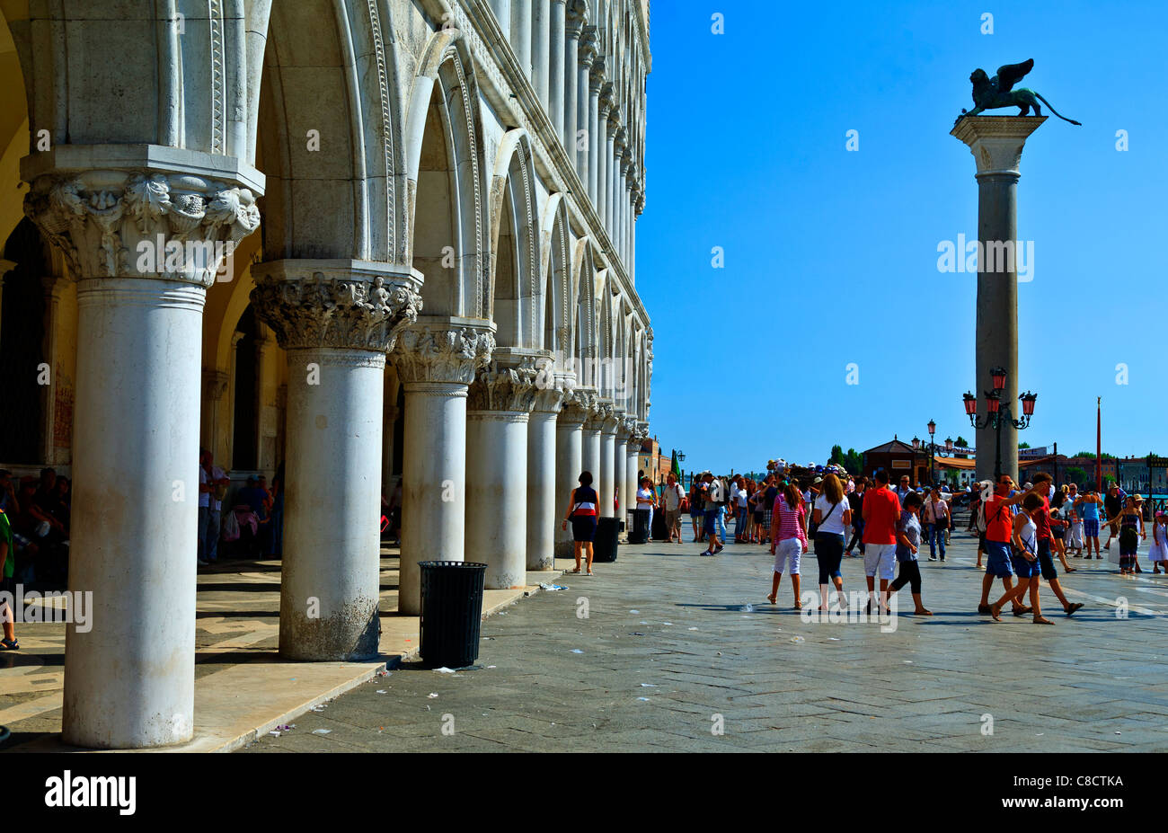 Saint segna la Piazza San Marco Venezia Italia Foto Stock