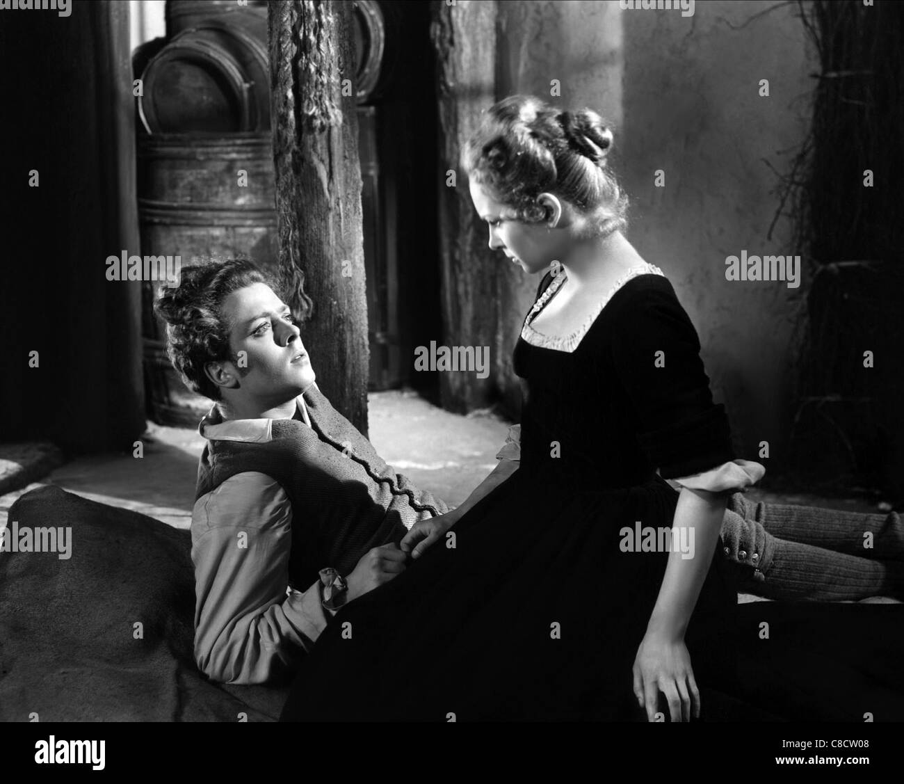 RICHARD ATTENBOROUGH, Joan GREENWOOD, L'uomo all'interno, 1947 Foto Stock