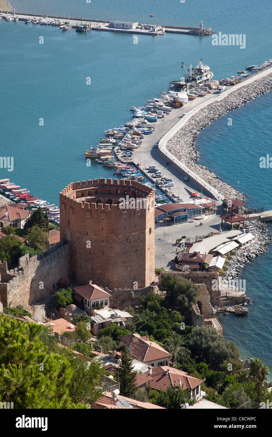 Torre Rossa e il porto. Bellissima vista della città di Alanya in Turchia Foto Stock