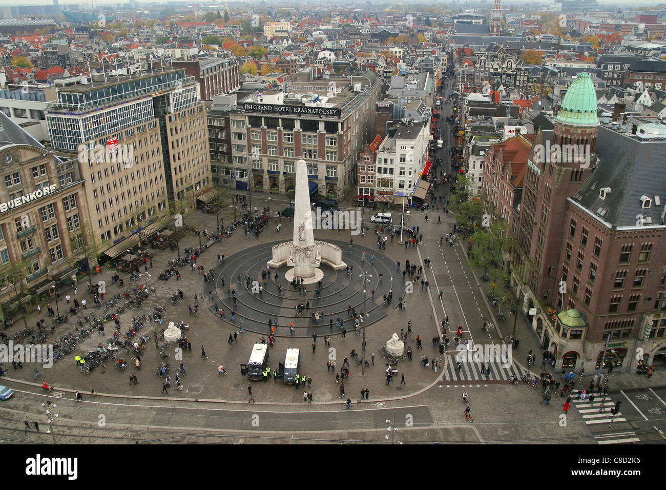 Vista su piazza Dam, monumento nazionale, Amsterdam, Paesi Bassi Foto Stock