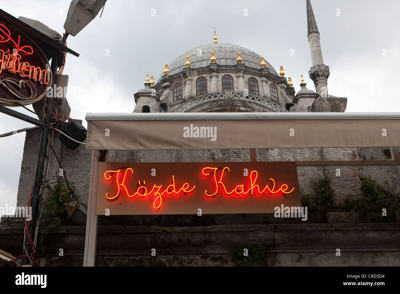 Moschea in Beyoğlu, Istanbul, Turchia. Foto Stock