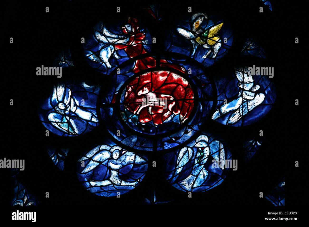 Dettaglio delle vetrate di Chagall marzo nella cattedrale di Notre Dame a Reims, Francia. Foto Stock