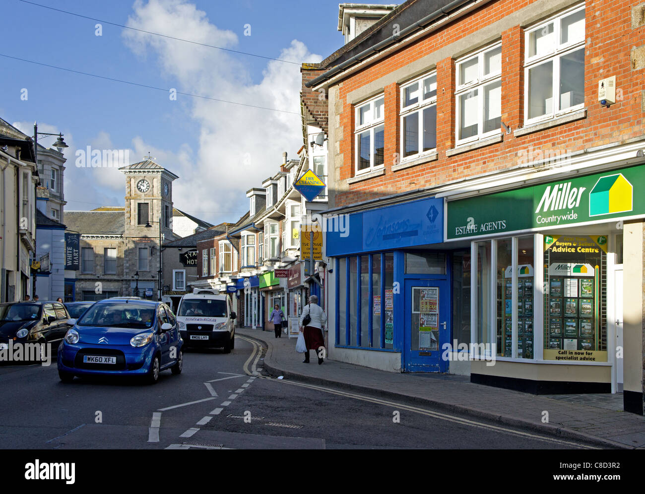 La high street in camborne town center, Cornwall, Regno Unito Foto Stock