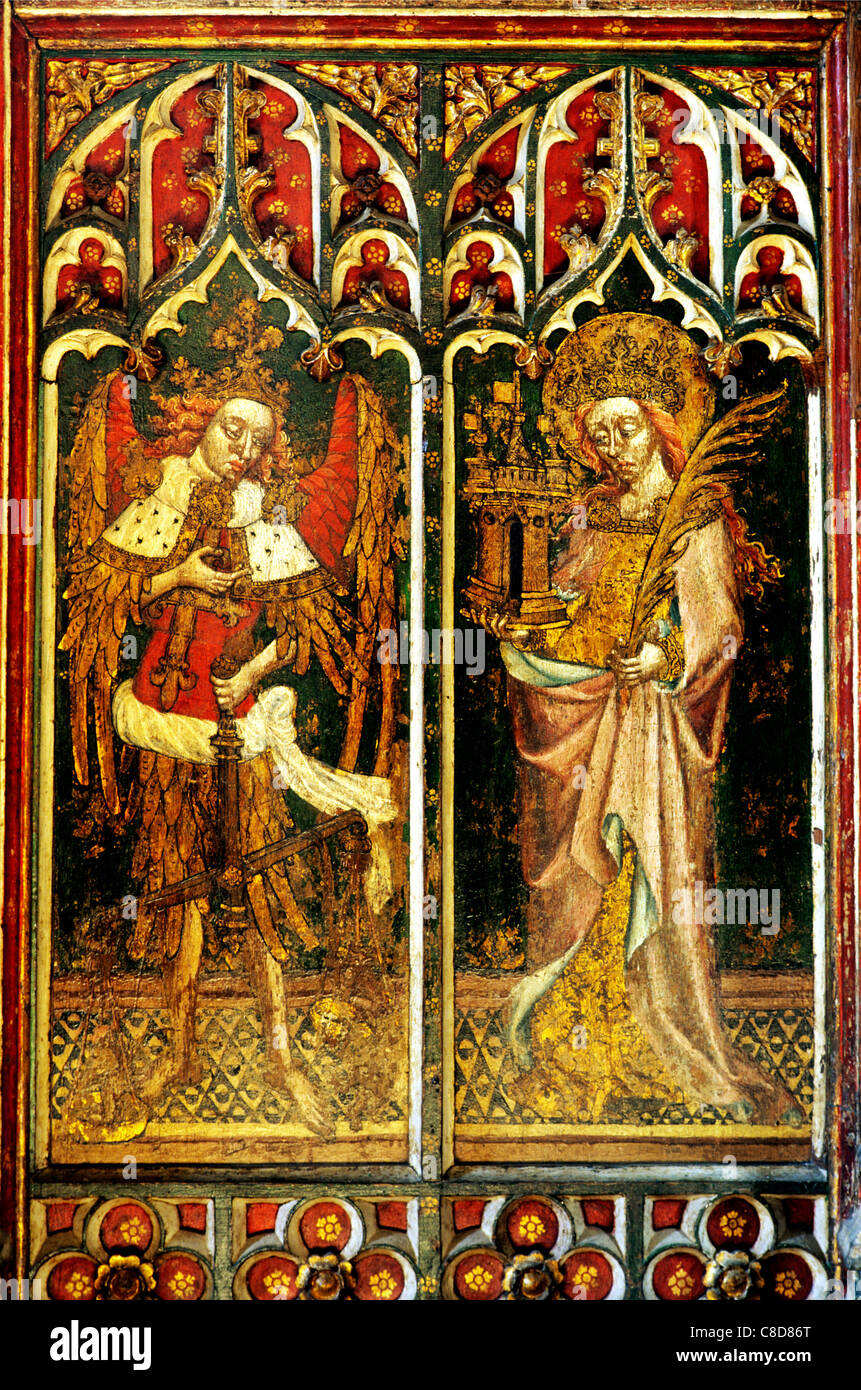 Filby, Norfolk, rood schermo. San Michele Arcangelo e Santa Barbara femmina maschio saint santi inglese schermi medievale Foto Stock